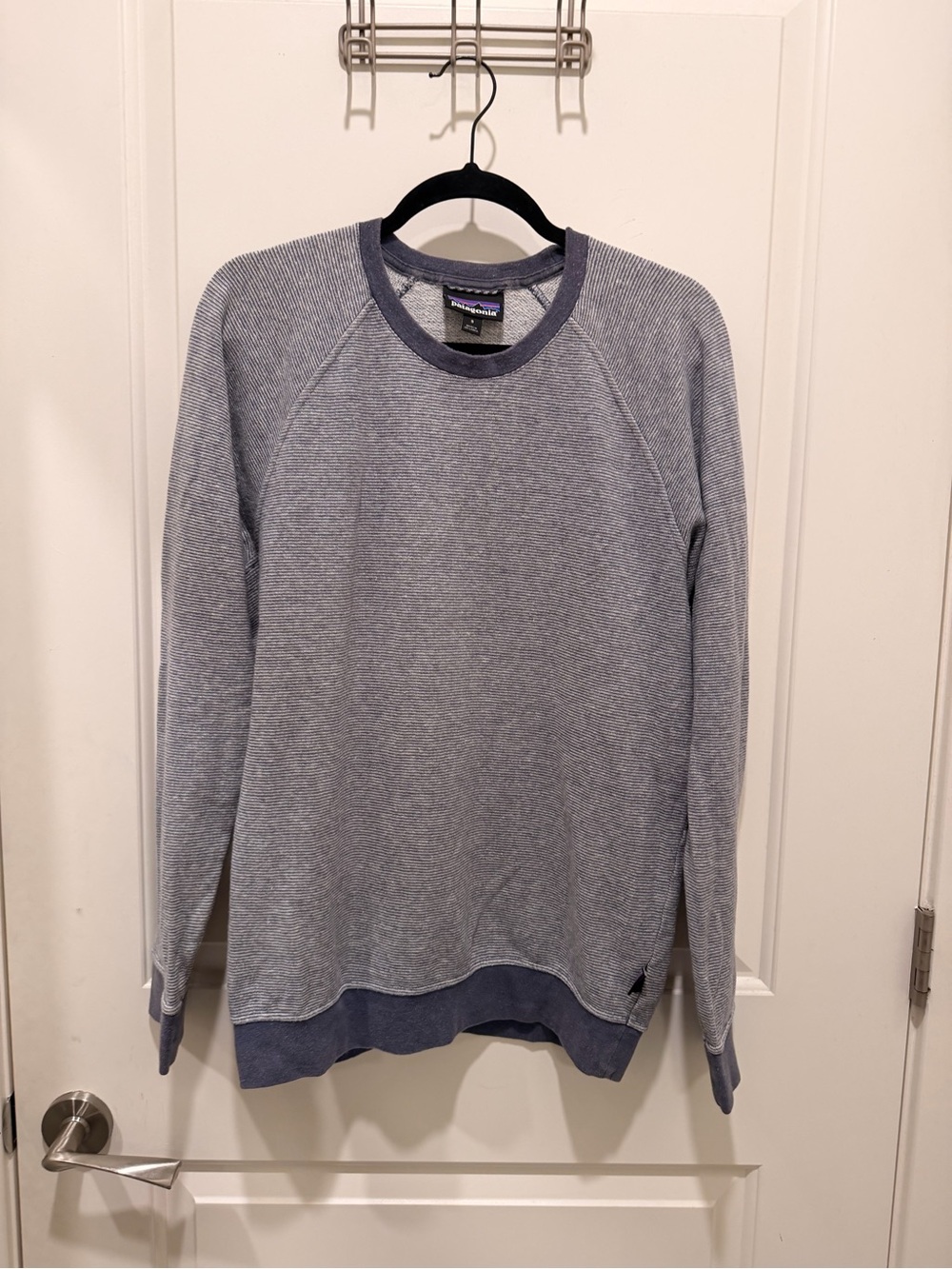 Patagonia Trail Harbor
Crewneck Sweatshirt Size S
Blue Striped Pullover